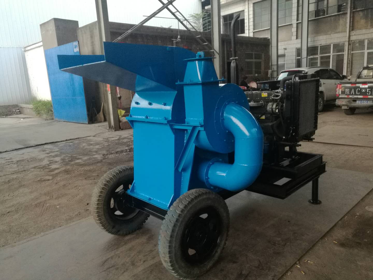 移動(dòng)式鋸末粉碎機(jī)